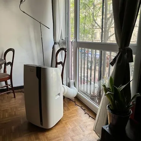 Cosy Parisian Metro 7 Apartment